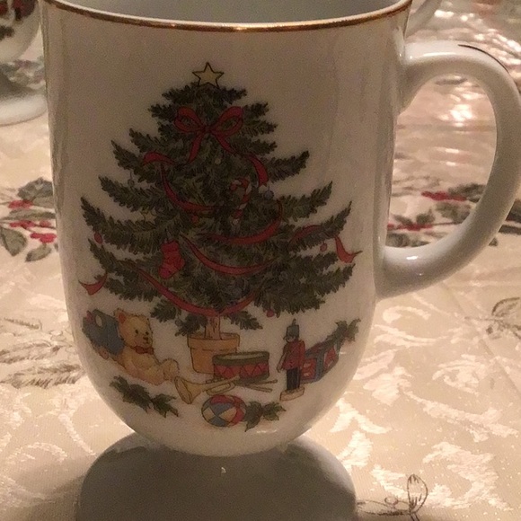 CHRISTMAS CERAMIC MUGS WITH GOLD TRIM - Picture 3 of 5